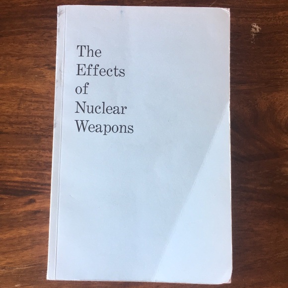 The Effects of Nuclear Weapons 1977 Softcover Gladstone Dolan - Picture 1 of 12